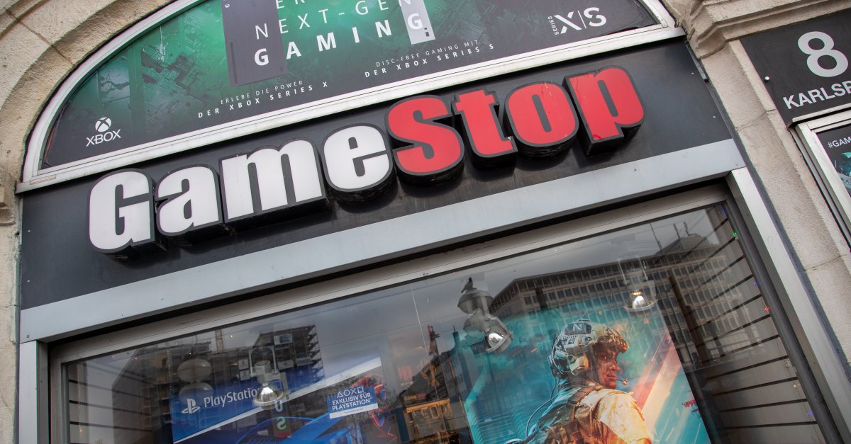 gamestop-stock-price-surges-again-as-gme-announces-ftx-crypto-firm