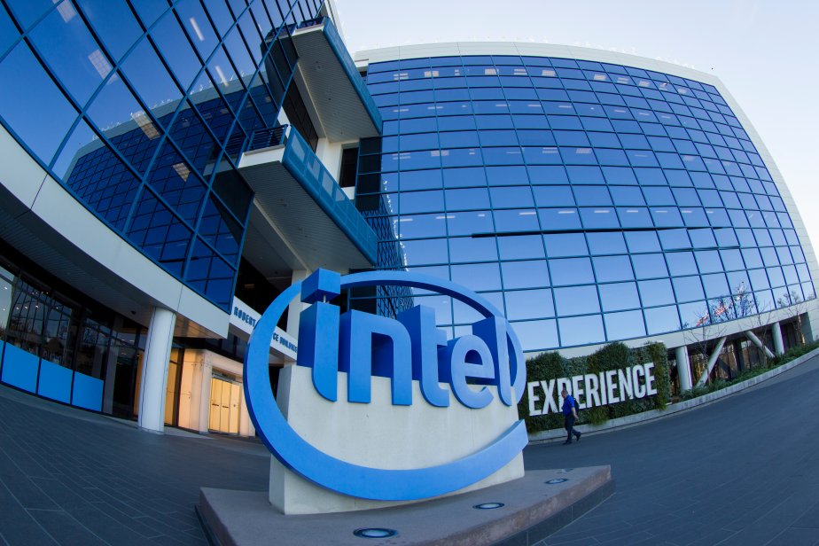 Intel stock forecast for 2021 2025 should investors buy INTC shares