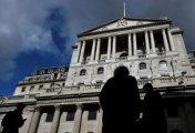 A file photo shows city workers walk past the Bank of England in the City of London, Britain, March 29, 2016. A file photo shows city workers walk past the Bank of England in the City of London, Britain, March 29, 2016.