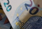 20 Euro banknotes are seen in a picture illustration, August 1, 2016. 20 Euro banknotes are seen in a picture illustration, August 1, 2016.
