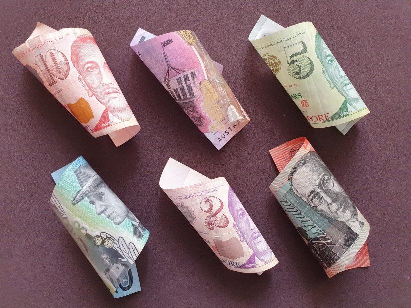 AUD/SDG forecast Singaporean banknotes and australian bills of different denominations