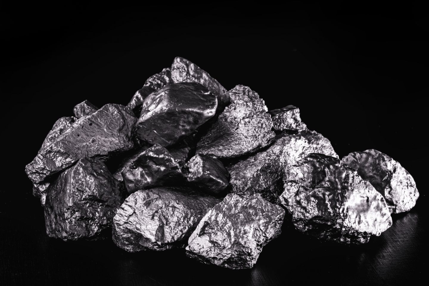 Platinum ore on dark background Palladium price forecast: Third-party predictions 2025-2030