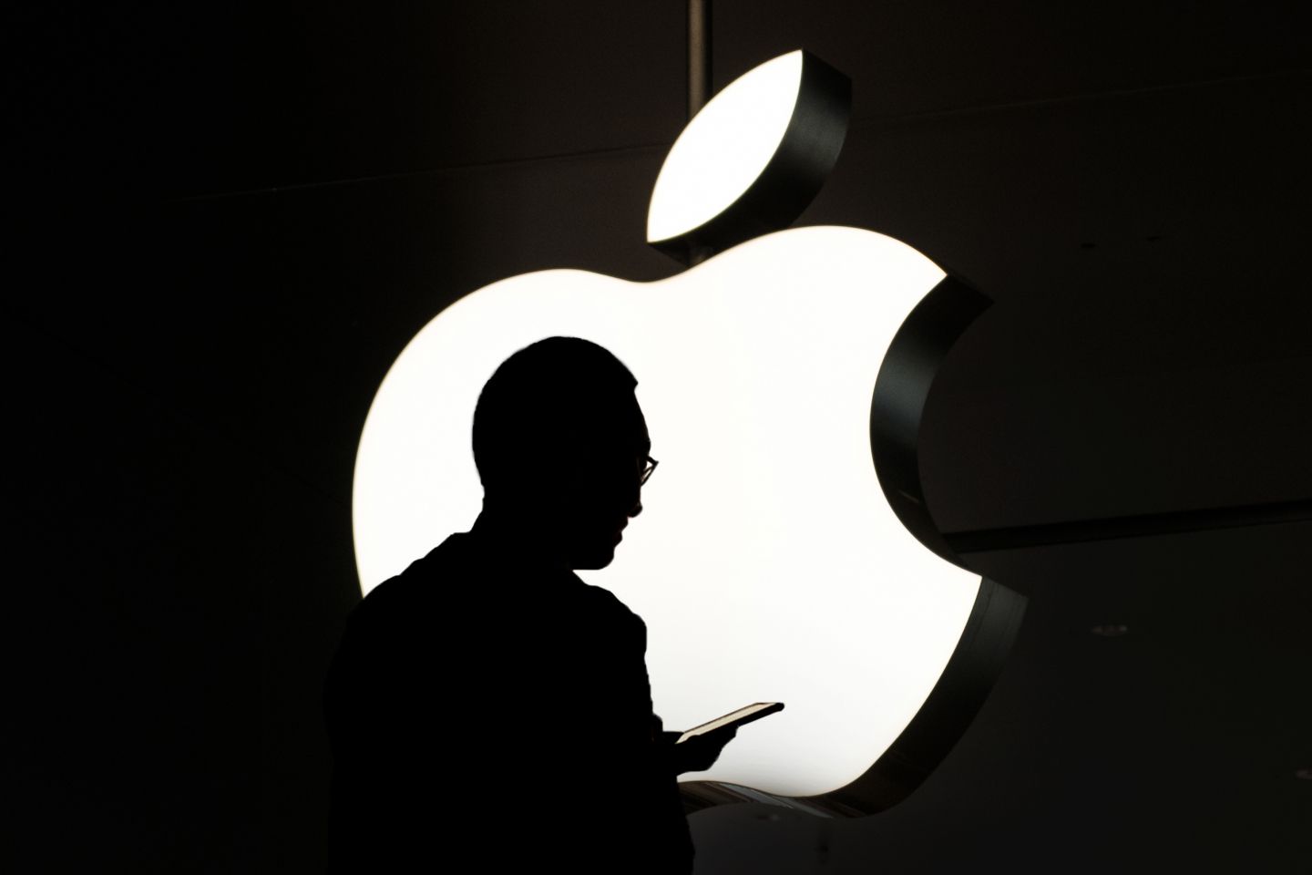 Apple Apple