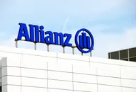 Allianz-Logo auf einem modernen Bürogebäude