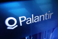Nahaufnahme des Palantir-Logos auf einem digitalen Bildschirm