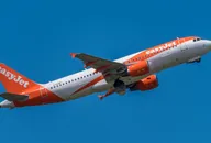 easyJet shareholders: Who owns the most of EZJ stock? airplane from easyJet is flying