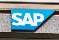 SAP-Logo an der Außenwand eines Gebäudes