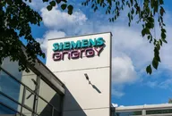 Siemens Energy Logo an einer Gebäudefassade
