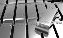 التداول على الفضة في ظل تراجع الأسعار بنسبة 35%