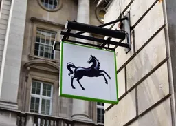 Lloyds share price forecast: AI strategy, rate hold