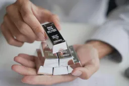 Silver price forecast: Dollar weakness, supply deficit