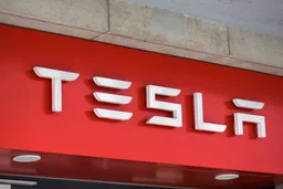 Tesla stock forecast: Q1 EPS beat, delivery miss