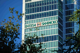 Intesa Sanpaolo stock forecast: Record earnings, €2.3bn buyback
