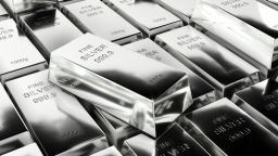 Серебро (XAG/USD) вернулось к $30, но соотношение золота и серебра растет на фоне тарифных потрясений