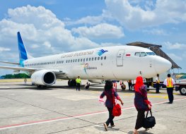 Passengers boarding Garuda Indonesia plane in Yogyakarta, Indonesia
