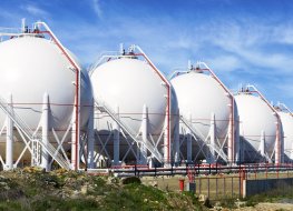 Pressurised natural gas tanks in a row