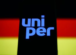 A image of the Uniper logo against the German flag