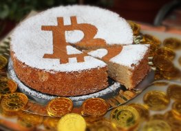 A cake with a bitcoin (BTC) logo.