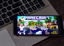 Mobile game Minecraft Pocket Edition on the smartphone screen