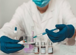 Lab scientist tests vaccines 