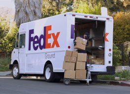 FedEx закроет 90 офисов после неудачного отчета