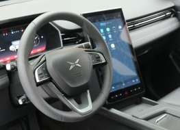 Xpeng запустит функцию частичного автономного вождения своих электромобилей
