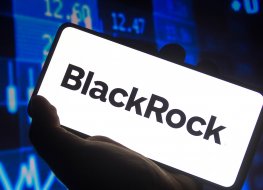 BlackRock (BLK) logo on a phone display. – Photo: Shutterstock