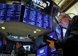 Traders work on the floor of the New York Stock Exchange (NYSE) in New York City, U.S., March 29, 2023. Traders work on the floor of the New York Stock Exchange (NYSE) in New York City, U.S., March 29, 2023.