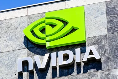 NVIDIA-Logo an einer Gebäudefassade