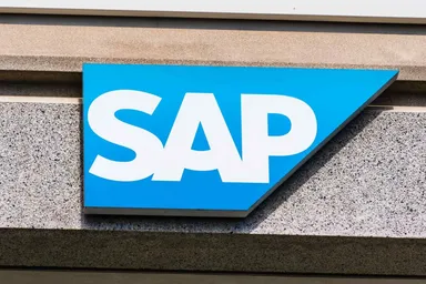 SAP-Logo an der Außenwand eines Gebäudes