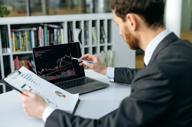 Pronóstico de las acciones de Sacyr: Objetivos de precio de terceros