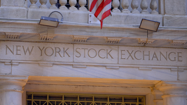 New York Stock Exchange (NYSE) a Wall Street.