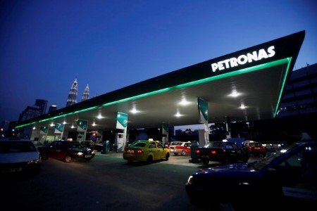 A file photo of motorists queuing to fill natural gas at a Petronas station with its landmark Petronas Twin Towers headquarters in the background, in Kuala Lumpur February 4, 2012.