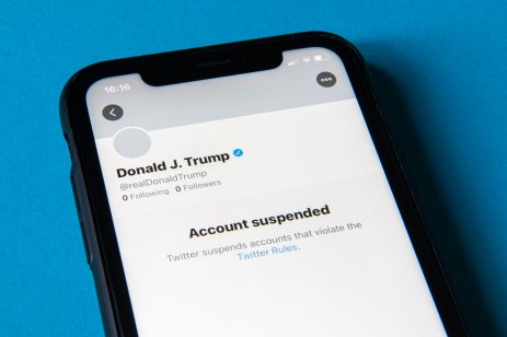 Smart phone screen showing Trump’s suspended twitter accoutn