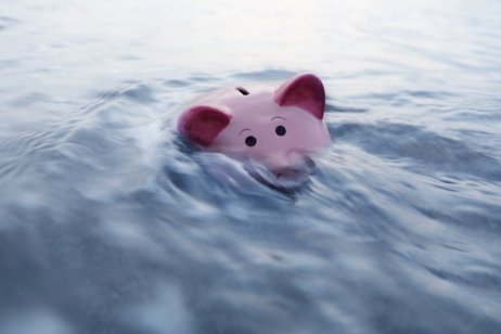 Sinking piggy bank 