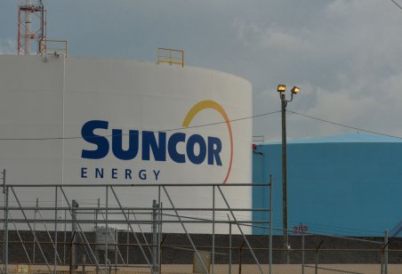 Logo of the Suncor Energy at the Suncor Edmonton Refinery in Sherwood Park