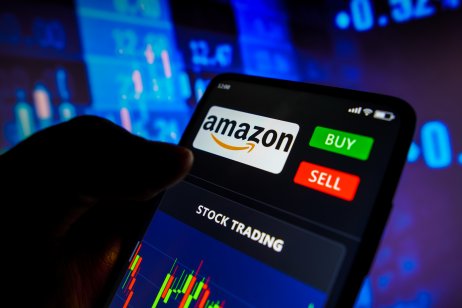 Amazon Stocks Suffer as AWS Optimizations Drive Revenue Growth Slowdown