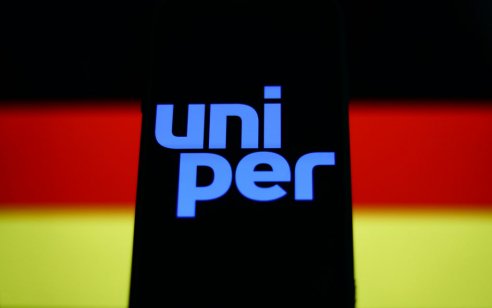 A image of the Uniper logo against the German flag