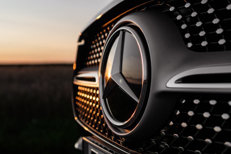 A picture of a Mercedes GLE-Class AMG Fourth-generation V167with sunset 