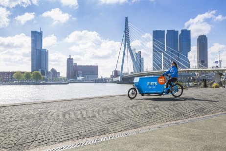 A CoolBlue delivery bike 