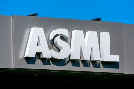 ASML logo at headquarters in Silicon Valley. ASML, a Dutch company, is the largest supplier in the world of photo-lithography systems for the semiconductor industry - San Jose, CA, USA - 2020