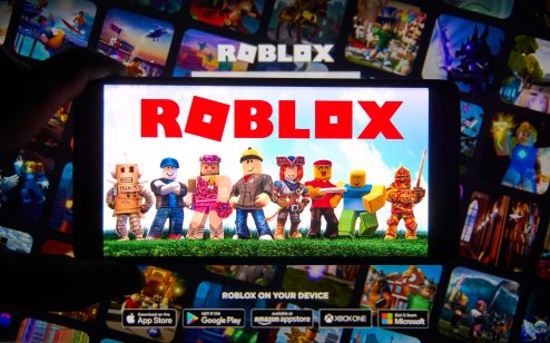 Roblox gaming community and developer's tool misses earnings, revenue  estimates, closes lower