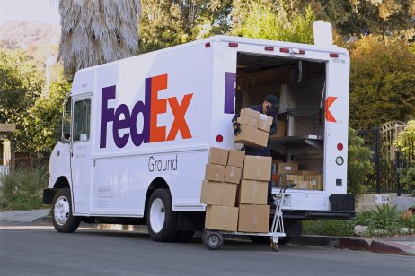 FedEx закроет 90 офисов после неудачного отчета