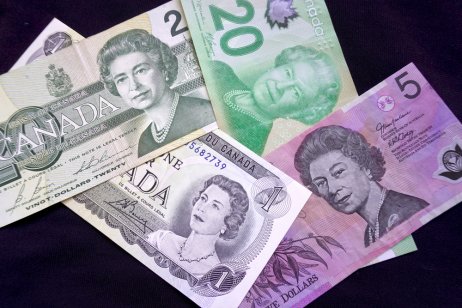 Canadian and Australian currency with portraits of Queen Elizabeth II