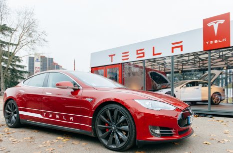 Поставки автомобилей Tesla достигли рекорда в III квартале