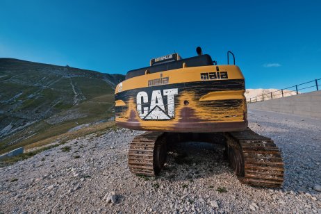 Caterpillar shares fall on equipment demand concerns despite earnings beat