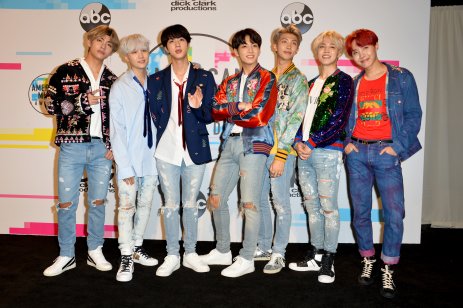 BTS posing at the 2017 American Music Awards