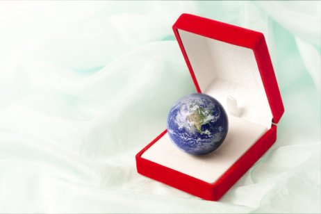 Earth in a ring box
