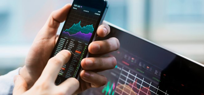 Trader trading on Nifty index via mobile handset