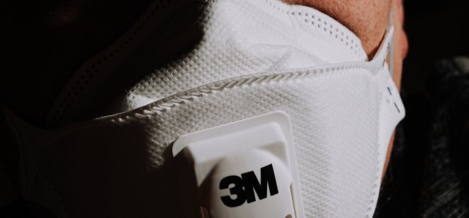 A image of a 3M face mask